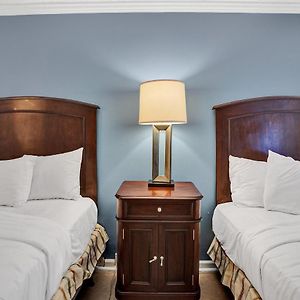 Traditional Room 2 Queen Bed Poolside